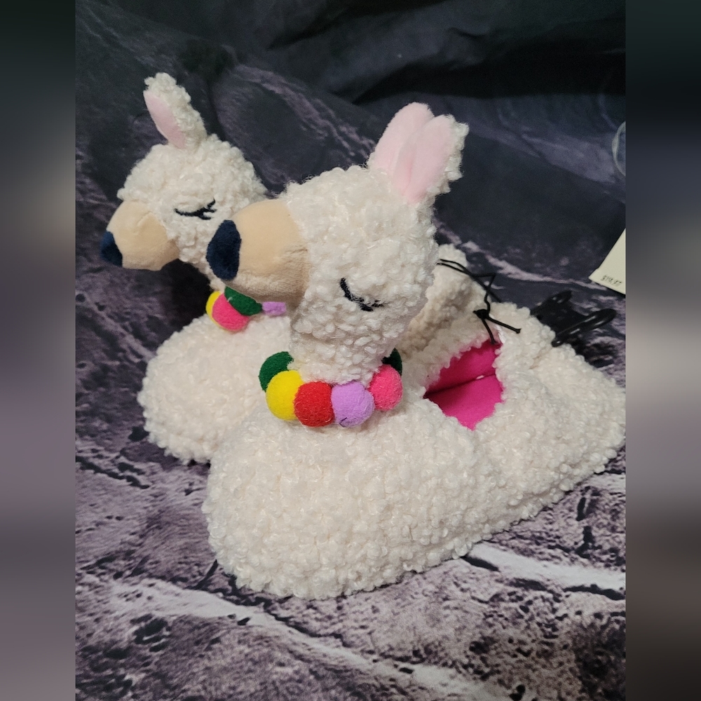 Girls fuzzy LLAMA slippers with pompoms! Bnwt
